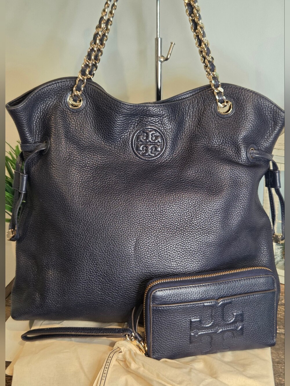 Tory Burch Navy Pebbled Leather Chain-Handle Tote with Wallet & Dustbag. - Picture 1 of 16
